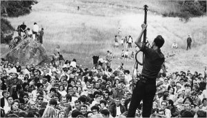 Pete Seeger back to the camera