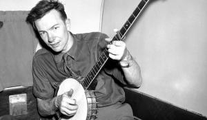 Pete Seeger young with banjo